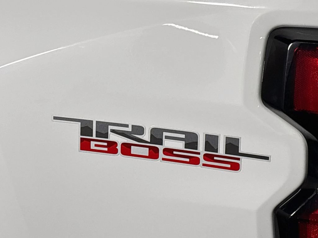 Used 2026 Chevrolet Colorado Trail Boss AWD/4WD image 24