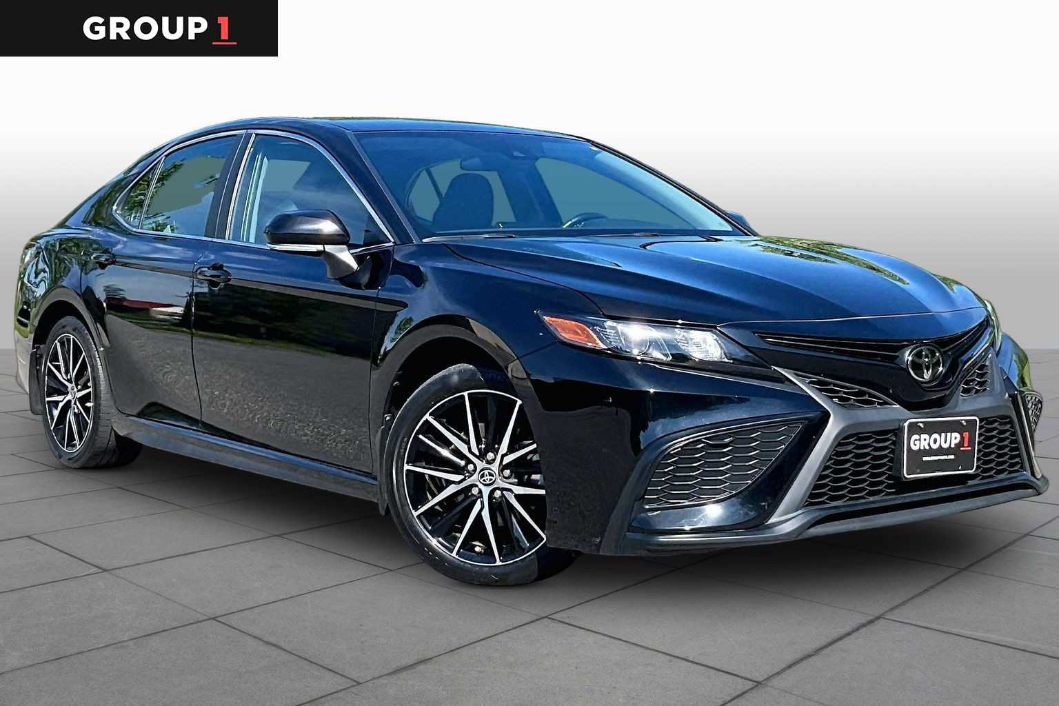 Used 2023 Toyota Camry SE w/ Blackout Package (TMS) FWD image 3