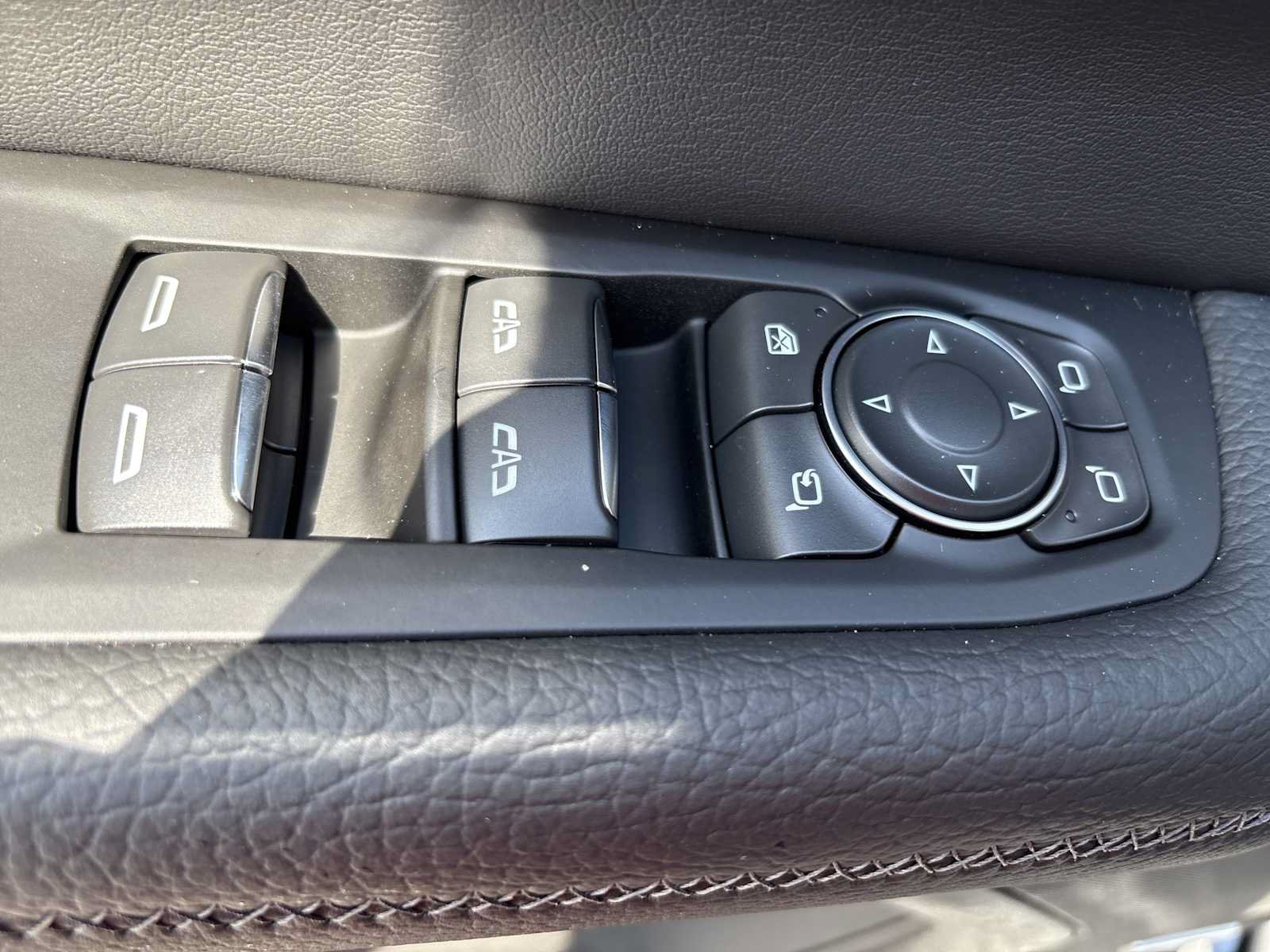 New 2026 GMC Yukon Denali w/ Sun & Power Step Package AWD/4WD image 15