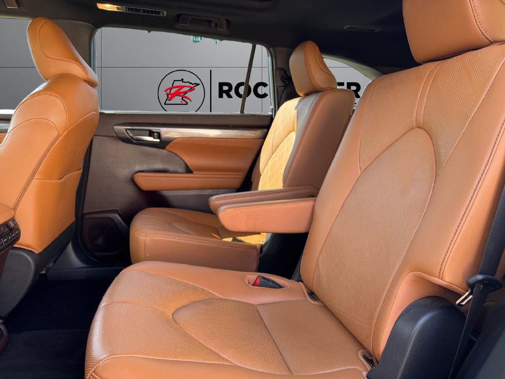 Certified 2020 Toyota Highlander Platinum AWD/4WD image 18