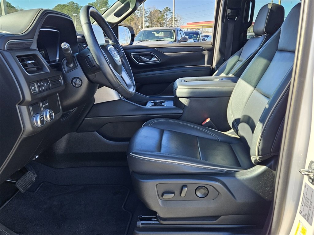Used 2022 GMC Yukon SLT w/ SLT Premium Package image 3