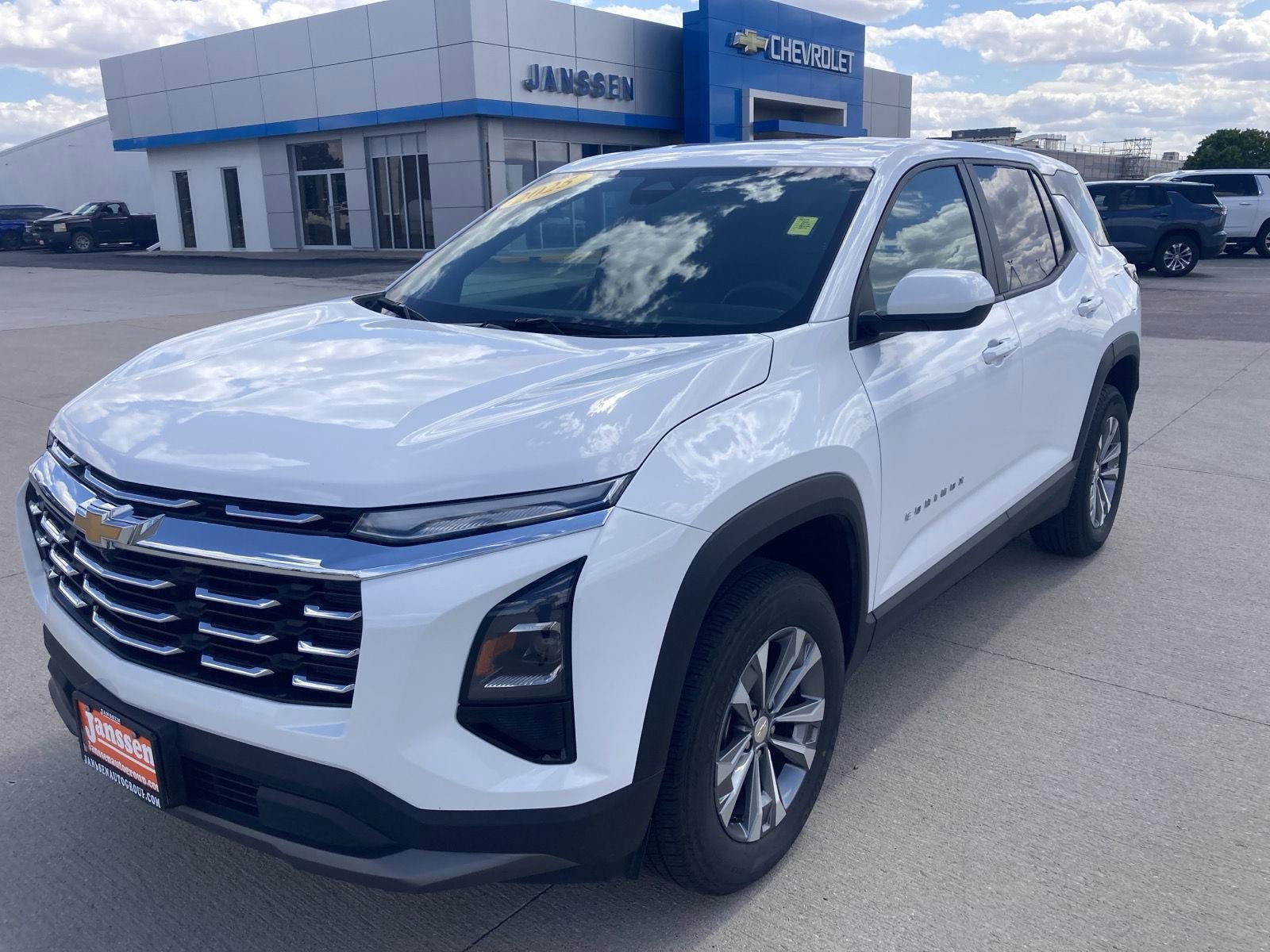 Used 2025 Chevrolet Equinox LT AWD/4WD image 10