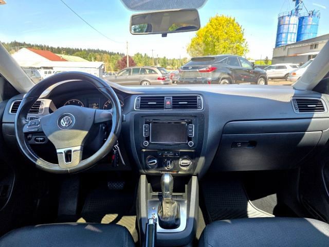 Used 2011 Volkswagen Jetta SE FWD image 10