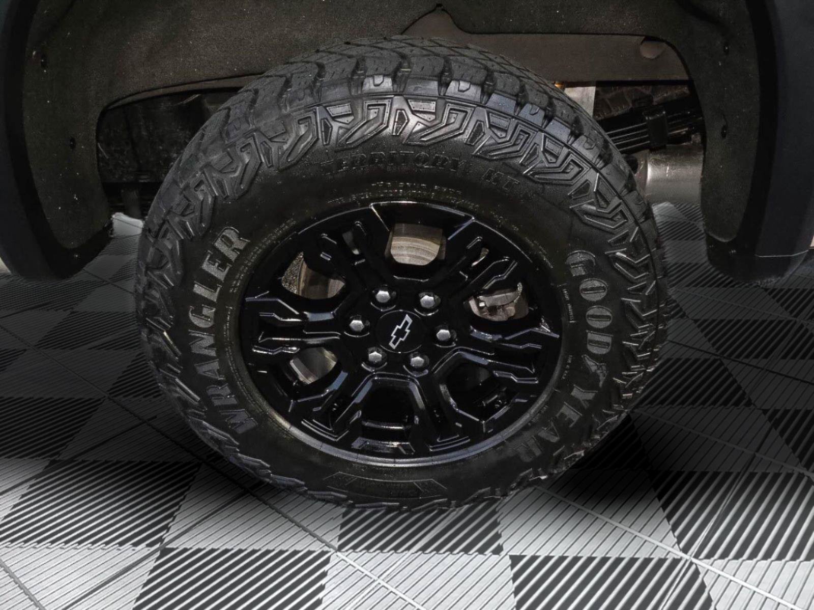 Used 2022 Chevrolet Silverado 1500 ZR2 w/ Technology Package AWD/4WD image 37