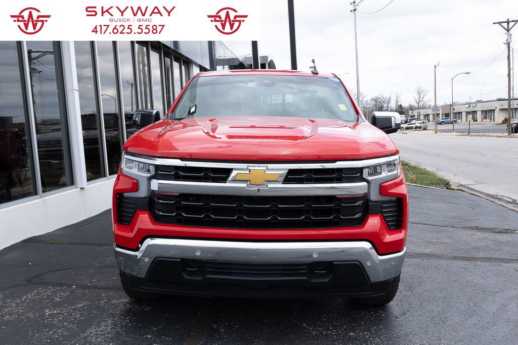 Used 2025 Chevrolet Silverado 1500 LT AWD/4WD image 4