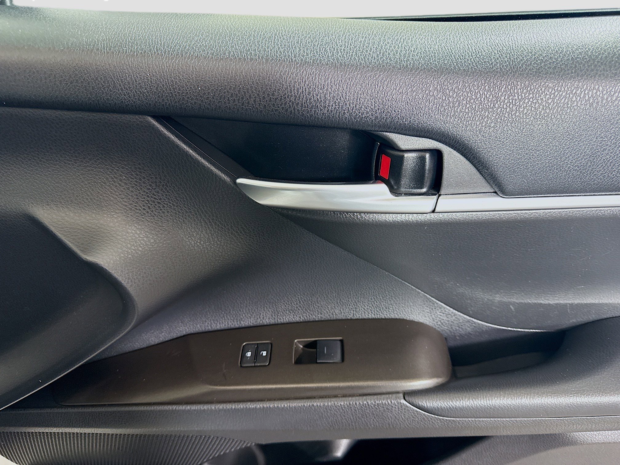 Used 2022 Toyota Camry LE image 30