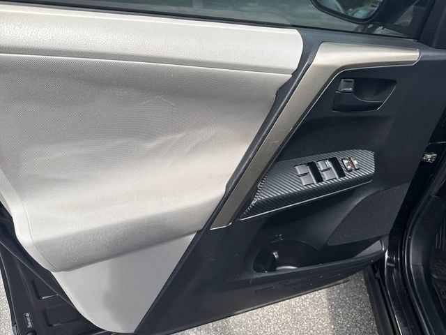 Used 2013 Toyota RAV4 XLE AWD/4WD image 9