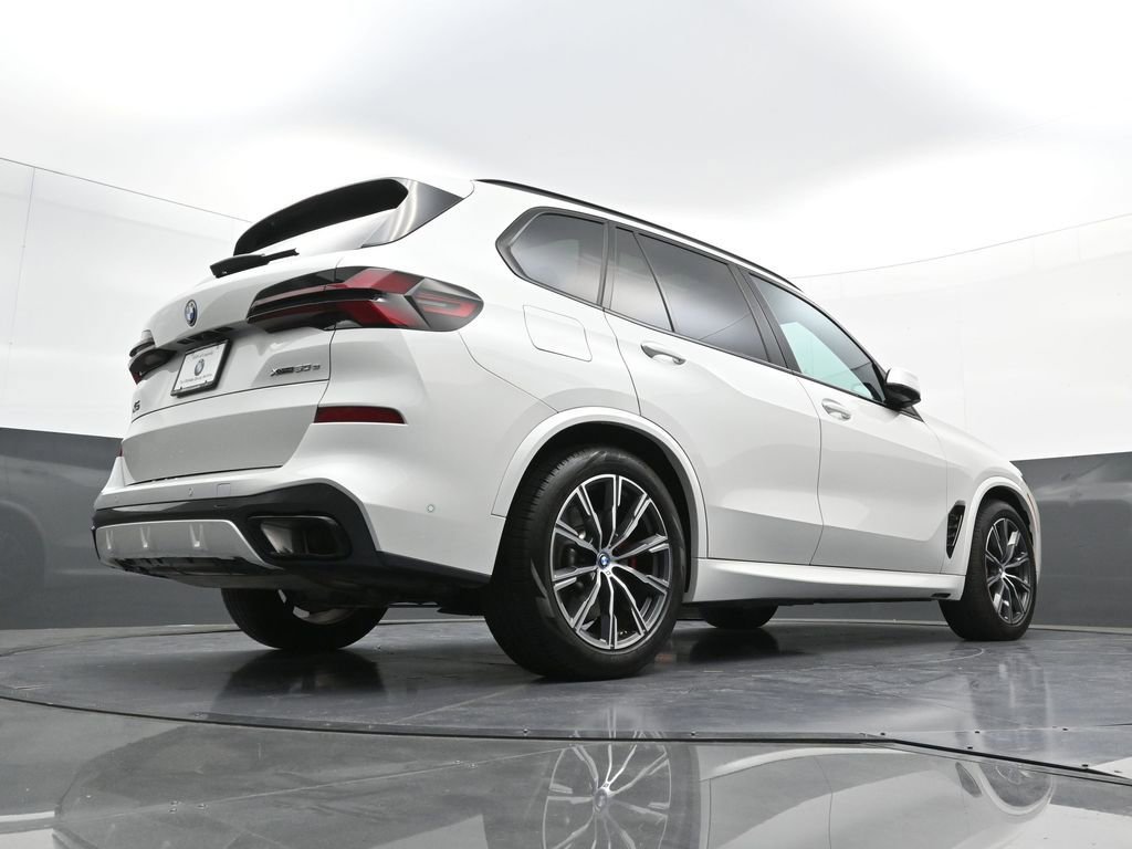 Used 2024 BMW X5 xDrive50e w/ Executive Package AWD/4WD image 29