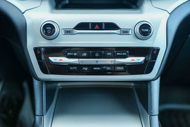 Used 2023 Ford Explorer XLT image 42