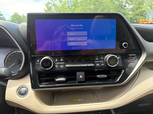Used 2023 Toyota Highlander XLE AWD/4WD image 33