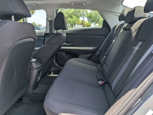 Used 2025 Hyundai Elantra SEL FWD image 13