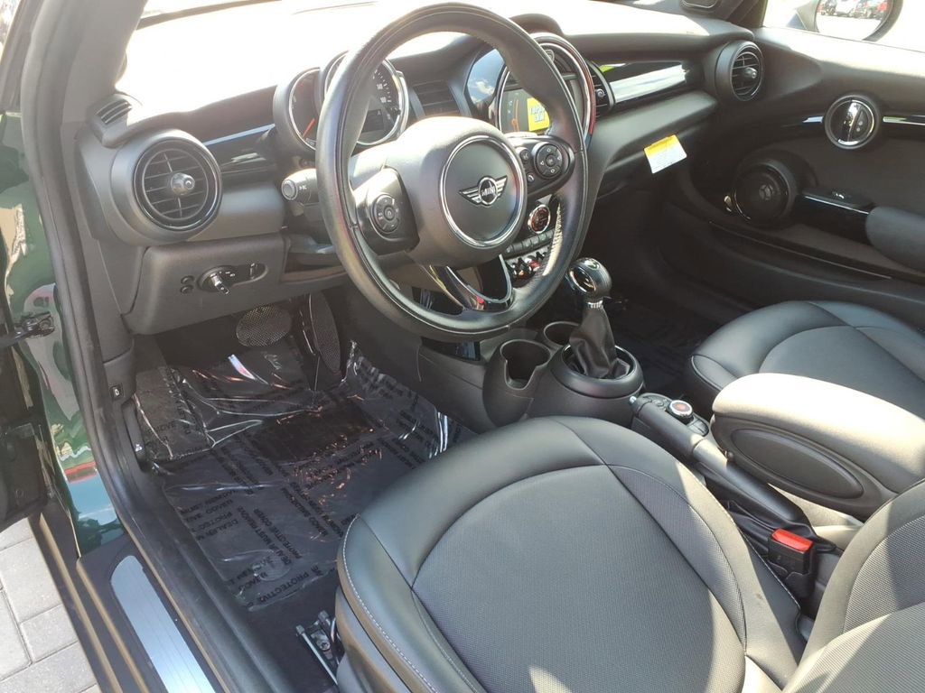 Used 2019 MINI Cooper 2-Door Hardtop w/ Signature Upholstery Package FWD image 9