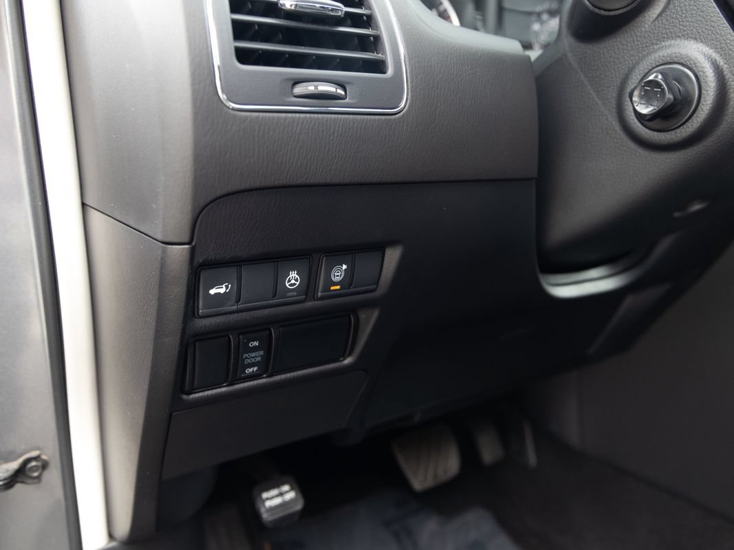 Used 2023 Nissan Armada SL w/ Captain's Chairs Package AWD/4WD image 13