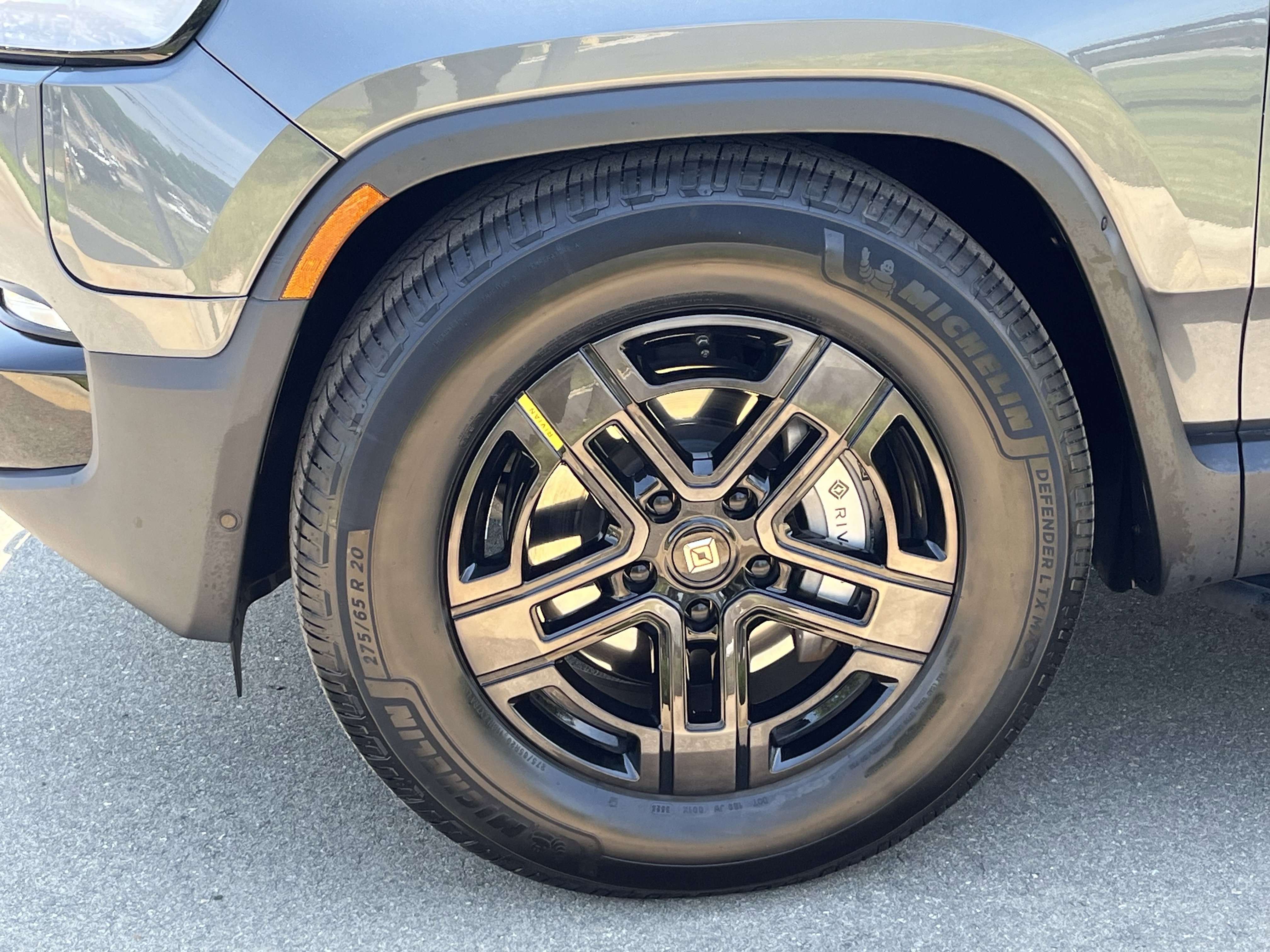 Used 2024 Rivian R1S Adventure AWD/4WD image 13