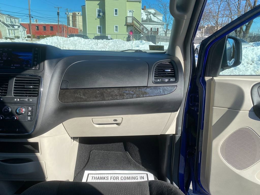 Used 2018 Dodge Grand Caravan SE w/ UConnect Hands-Free Group image 29