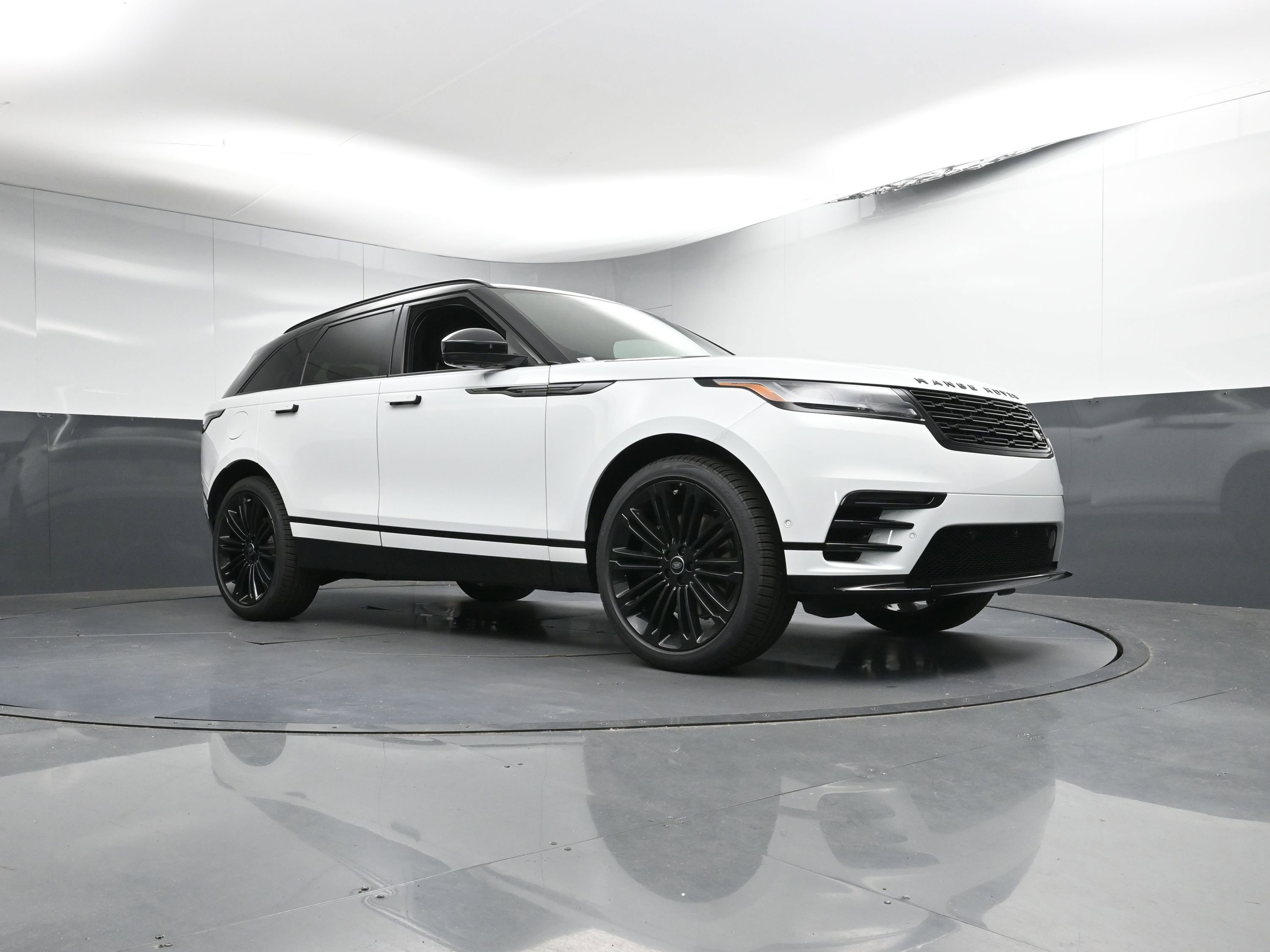 New 2026 Land Rover Range Rover Velar Dynamic SE image 27