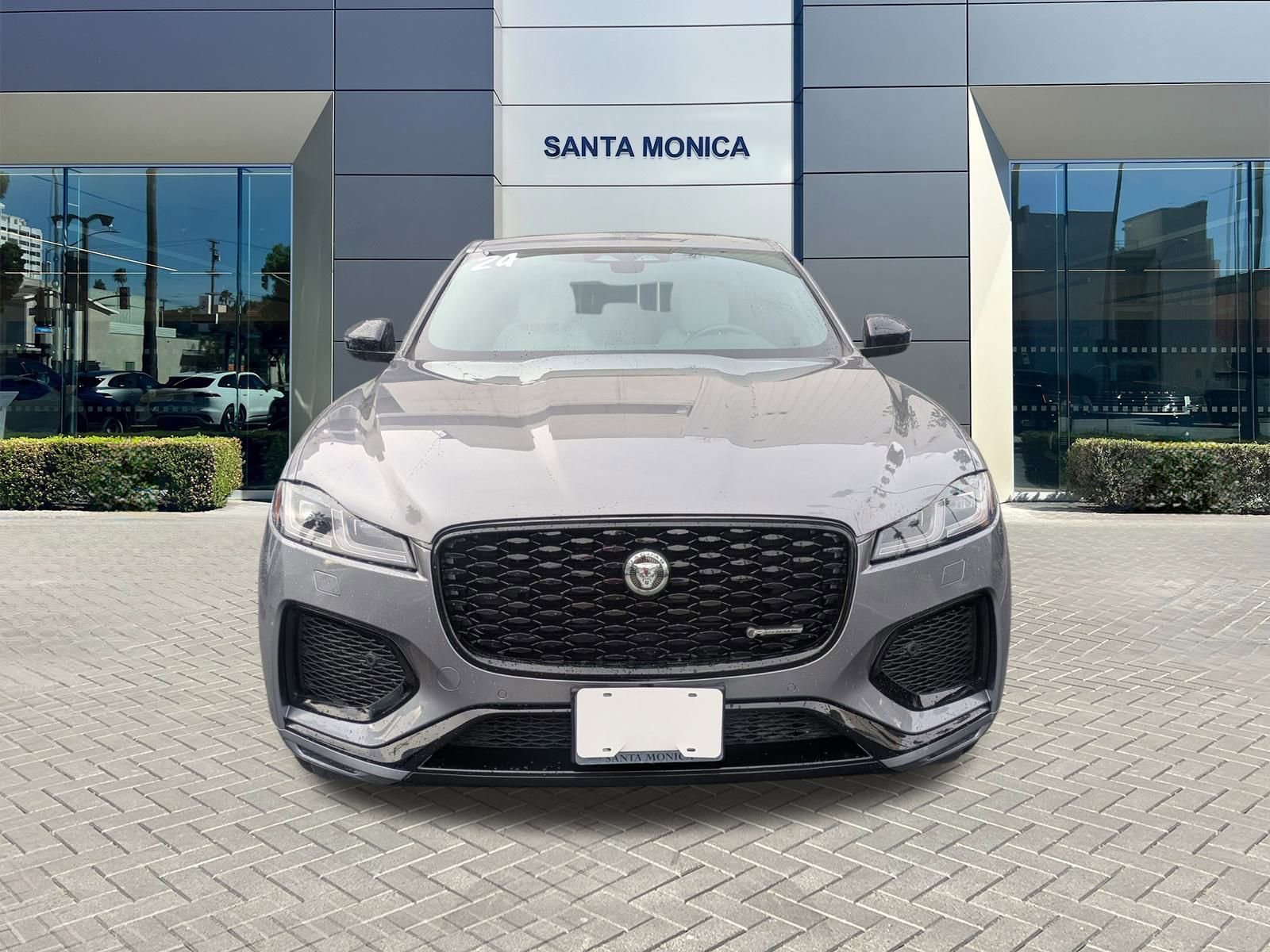 Used 2024 Jaguar F-PACE R-Dynamic S image 3
