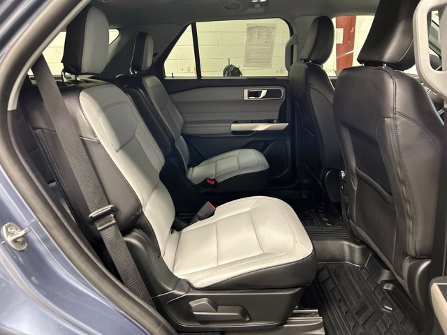 Used 2021 Ford Explorer XLT w/ Equipment Group 202A AWD/4WD image 16