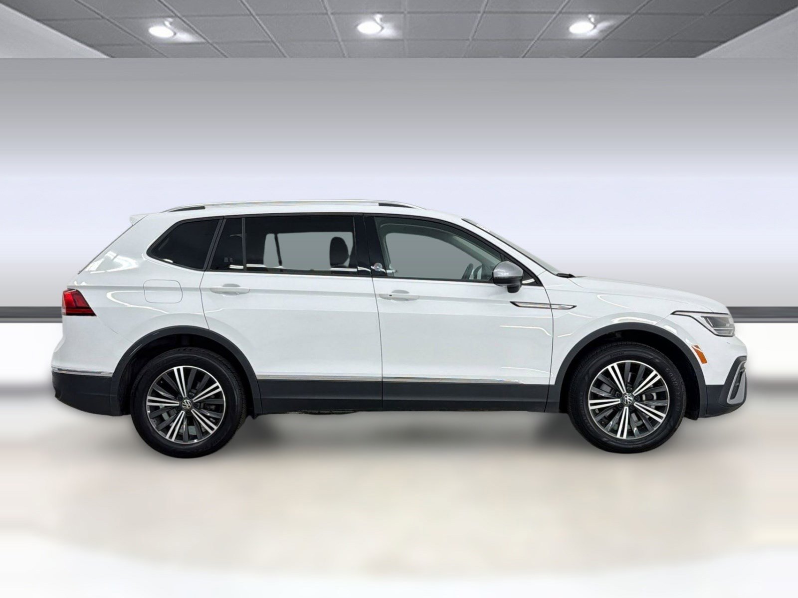 Used 2024 Volkswagen Tiguan Wolfsburg Edition image 8