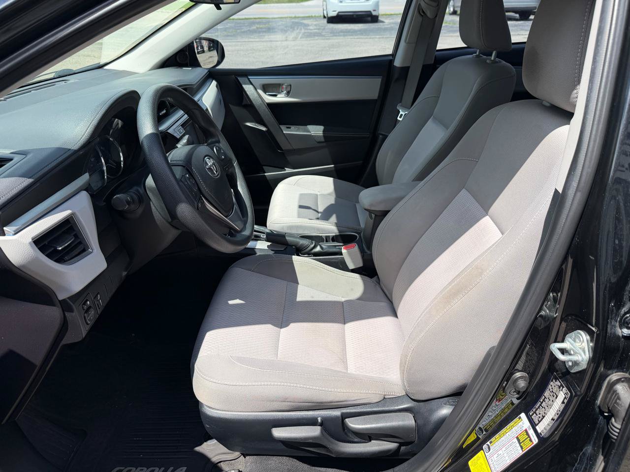 Used 2015 Toyota Corolla LE FWD image 10
