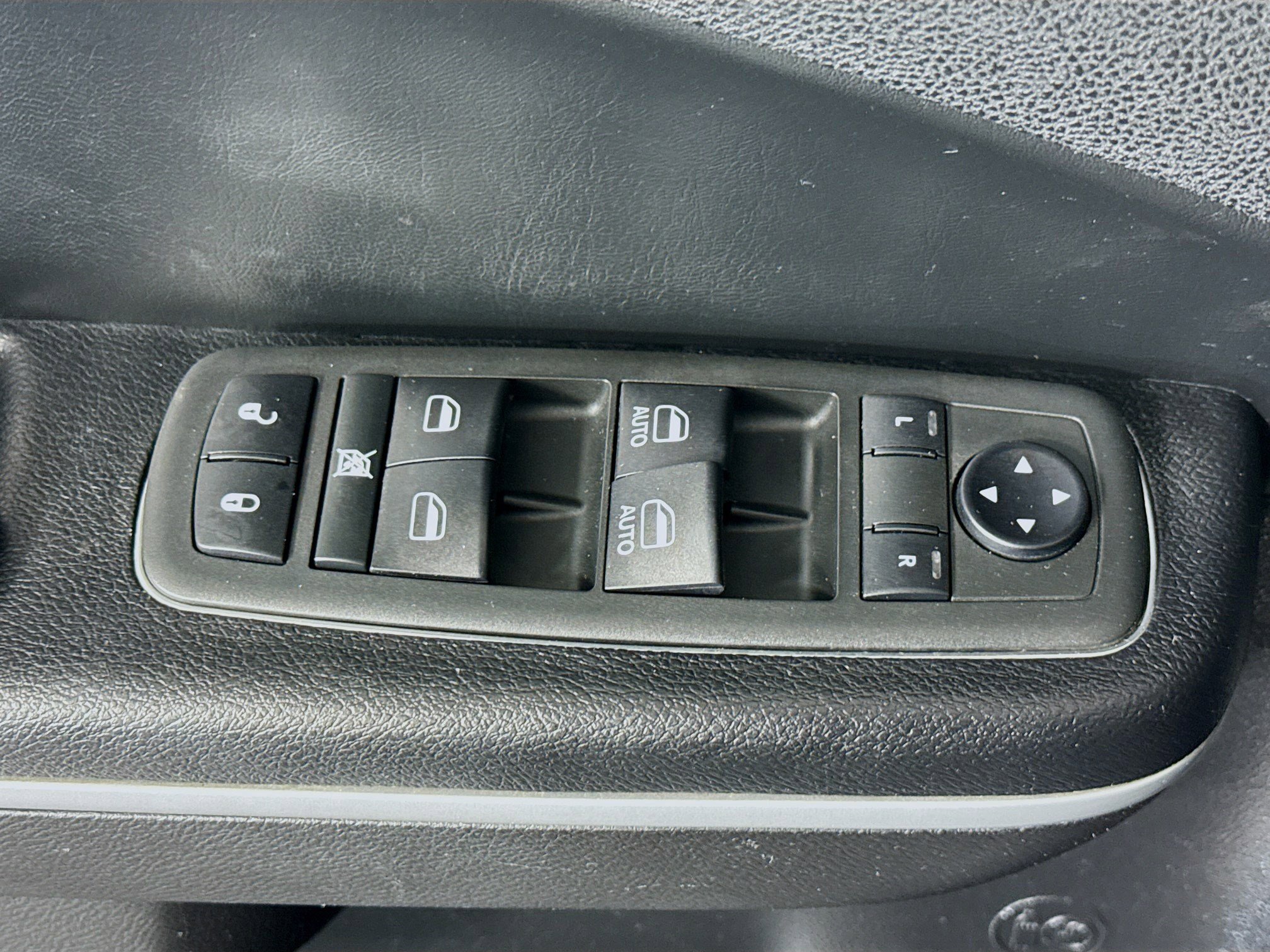 Used 2019 Chrysler 300 Limited image 24