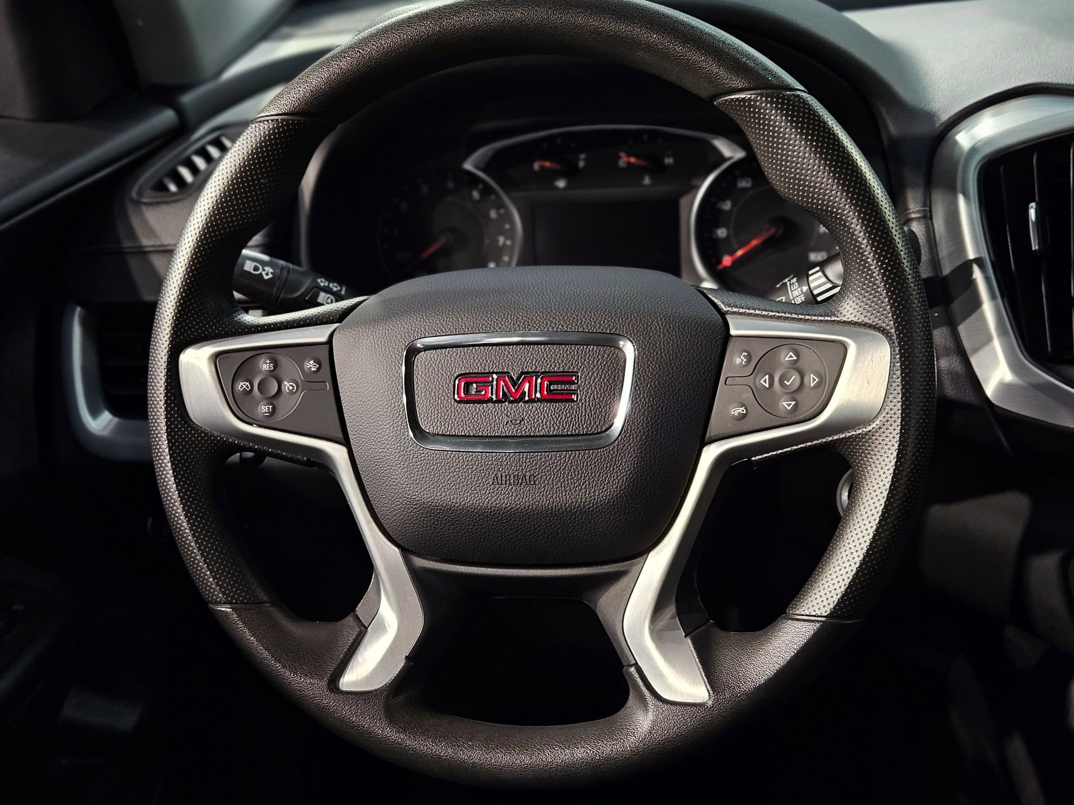 Used 2024 GMC Terrain SLE image 25