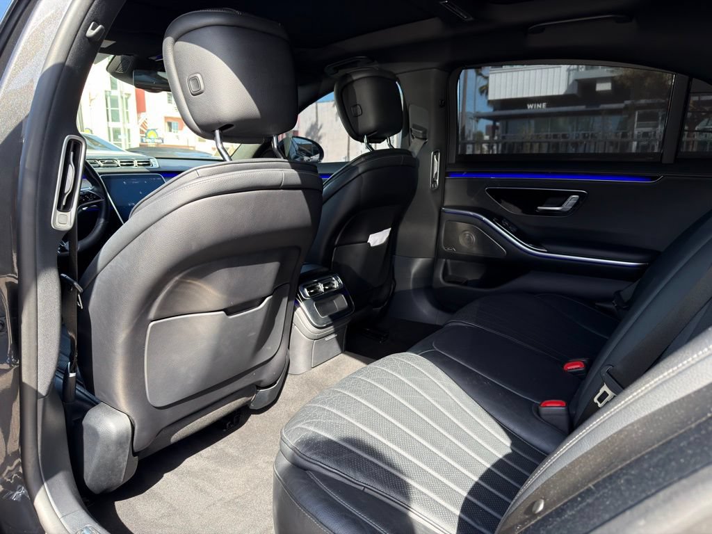 Used 2022 Mercedes-Benz S 500 4MATIC w/ AMG Line Package image 36