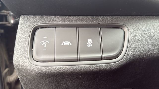 Used 2020 Hyundai Santa Fe SE image 19