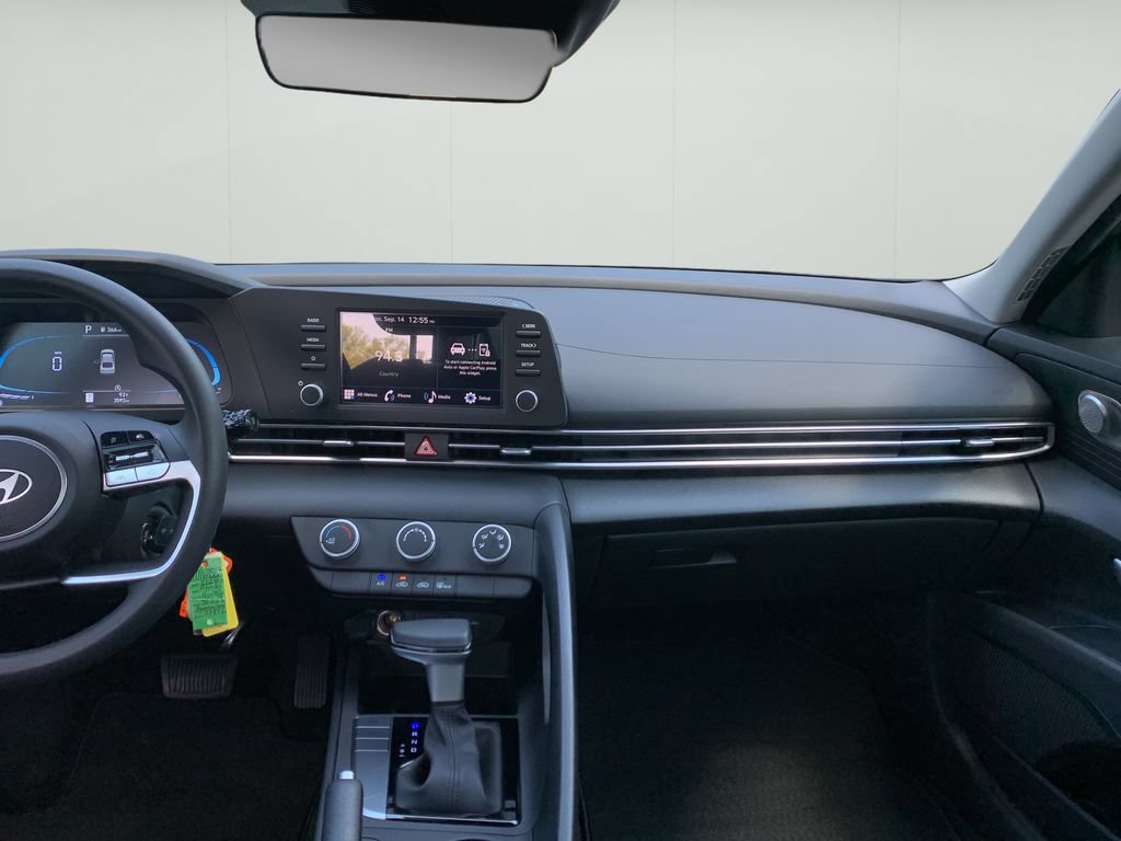 Certified 2026 Hyundai Elantra SE FWD image 19