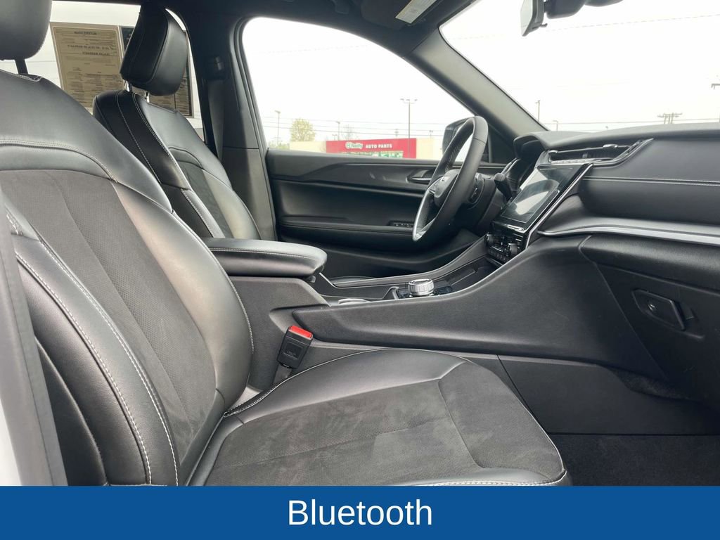 Certified 2025 Jeep Grand Cherokee Altitude image 16