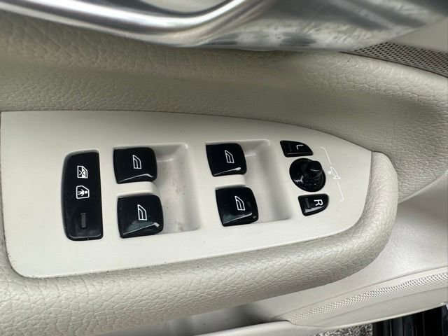 Used 2018 Volvo XC90 T5 Momentum w/ Convenience Package AWD/4WD image 11