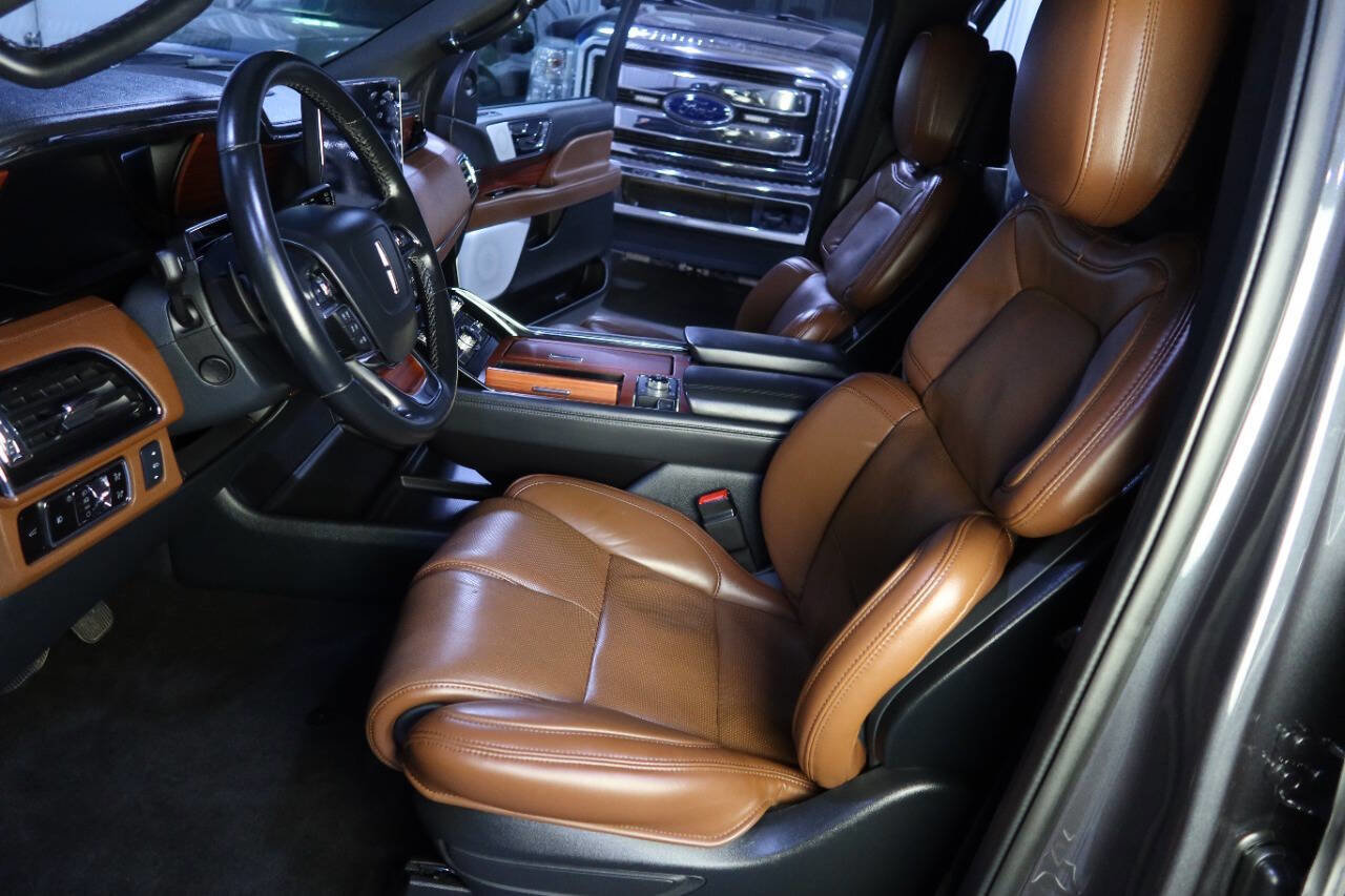 Used 2024 Lincoln Navigator Reserve image 19
