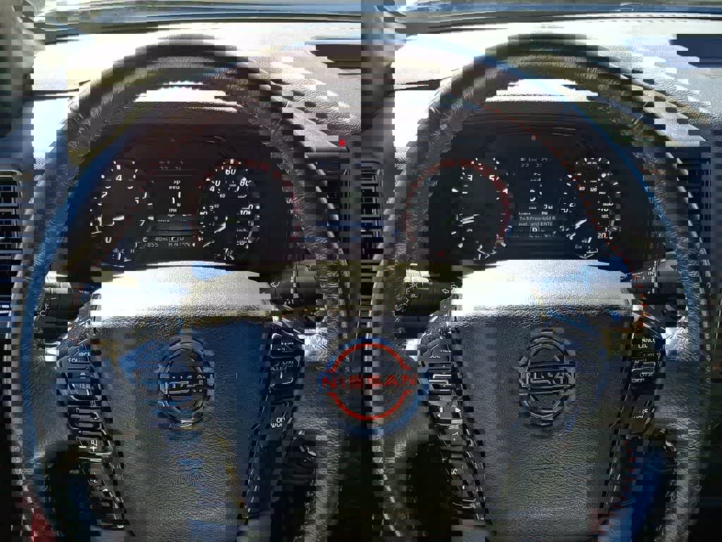 Used 2024 Nissan Frontier PRO-4X image 19