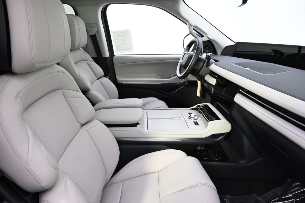 New 2026 Lincoln Navigator Reserve AWD/4WD image 16