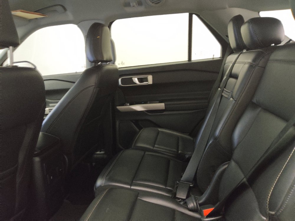 Used 2024 Ford Explorer XLT w/ Equipment Group 202A RWD image 18