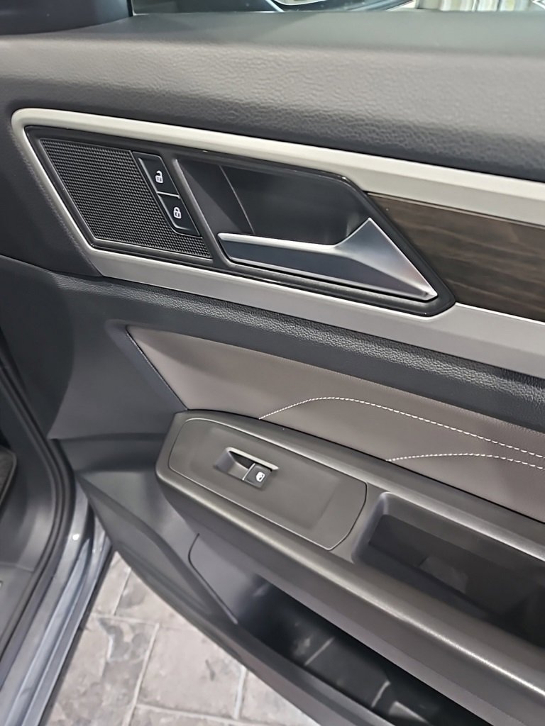 Used 2023 Volkswagen Atlas SE image 12