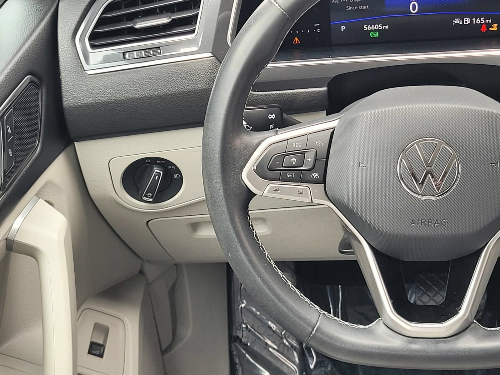 Used 2022 Volkswagen Tiguan SE FWD image 13