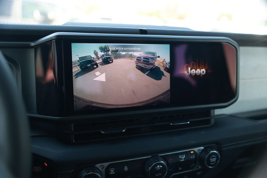 Used 2025 Jeep Wrangler Unlimited Sahara w/ Safety Group image 24