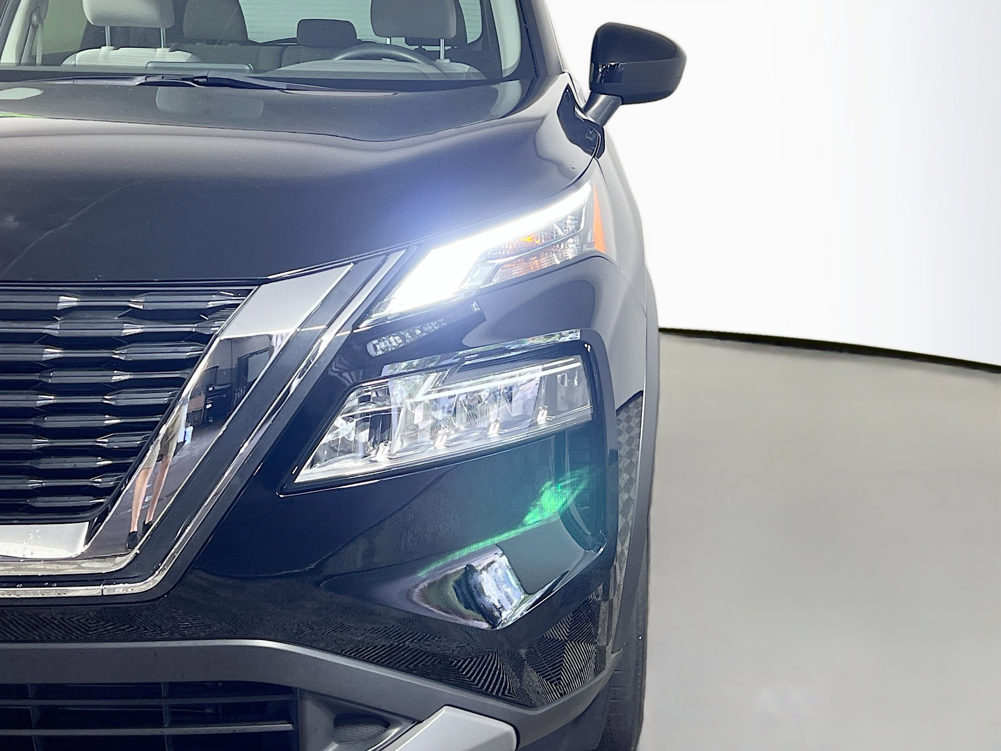 Used 2023 Nissan Rogue SV image 12