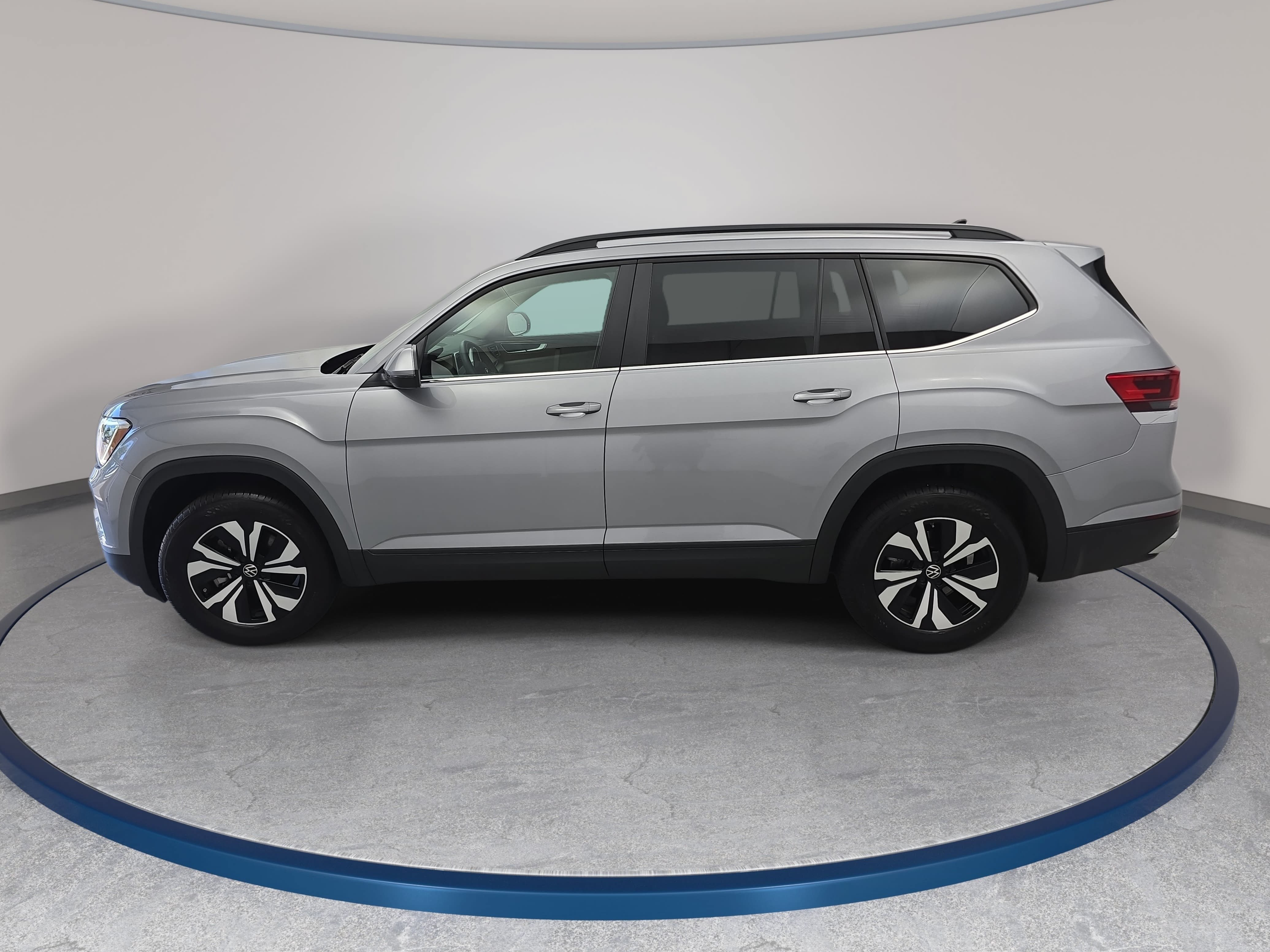 Certified 2026 Volkswagen Atlas SE FWD image 8