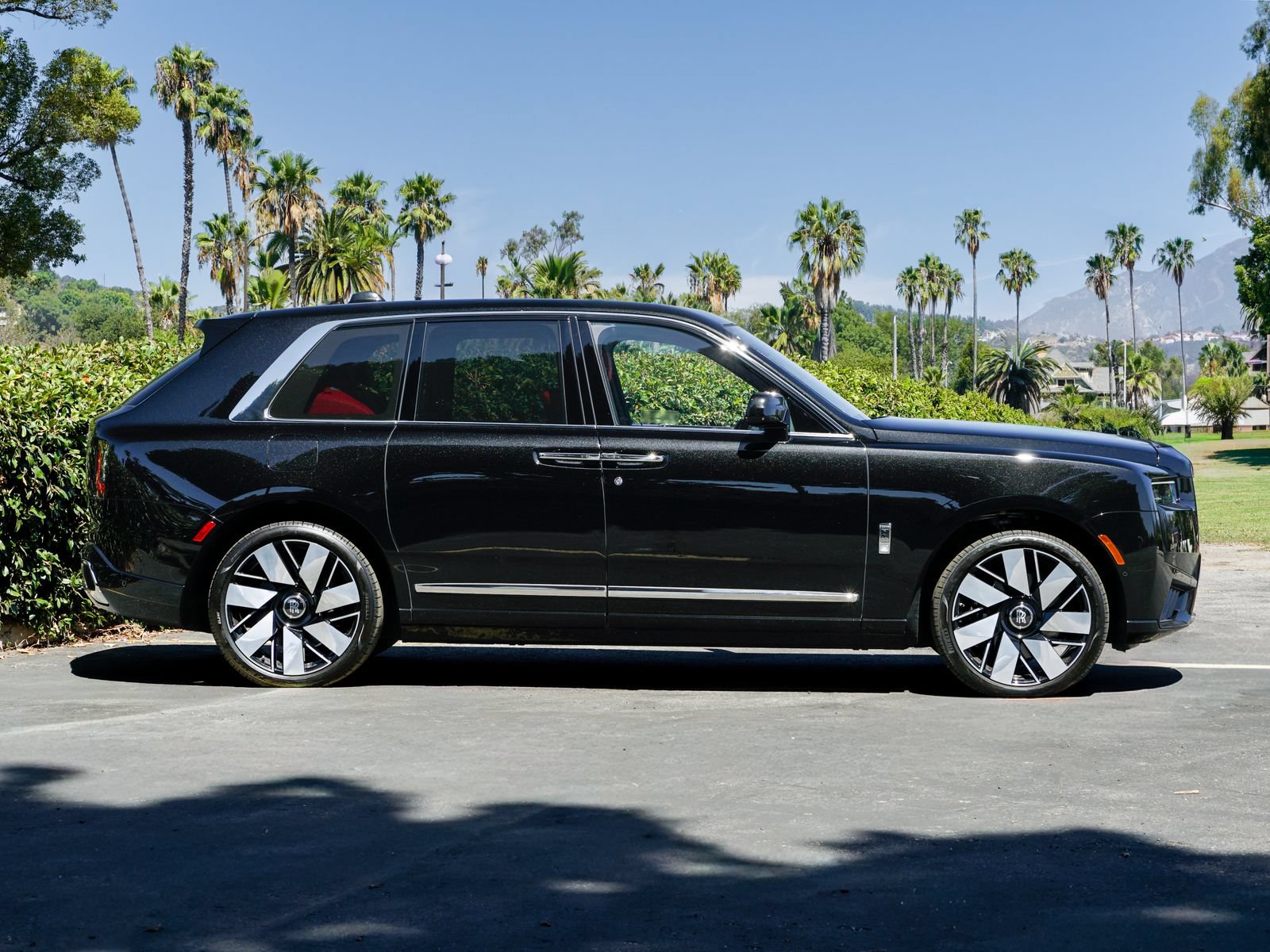 New 2026 Rolls-Royce Cullinan AWD/4WD image 8