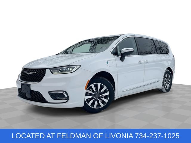 Used 2023 Chrysler Pacifica Limited image 1