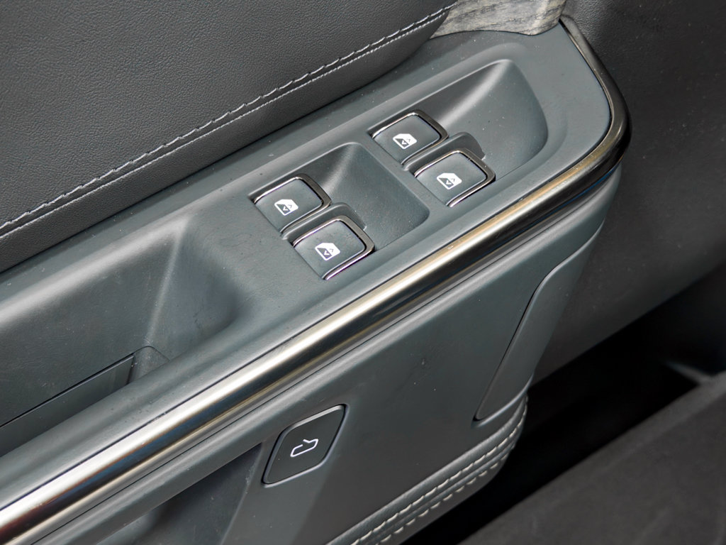 Used 2025 Rivian R1S Adventure AWD/4WD image 7