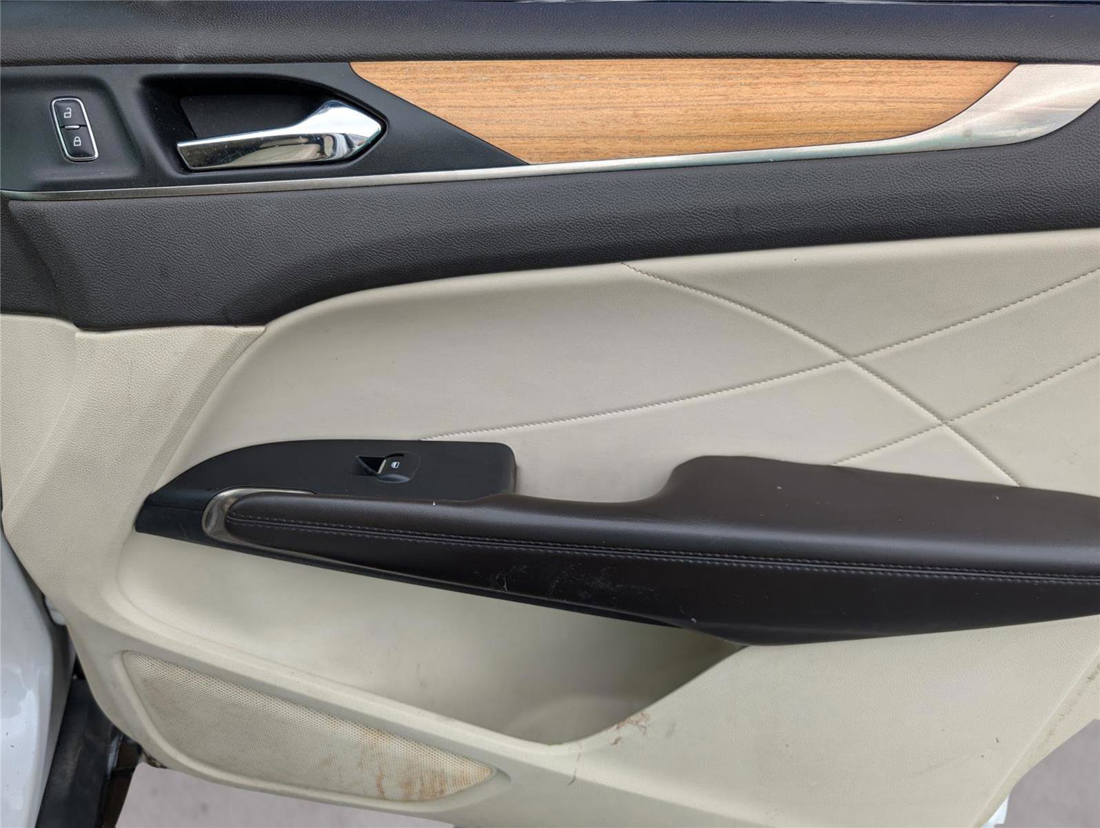 Used 2015 Lincoln MKC FWD w/ Equipment Group 102A Reserve image 36