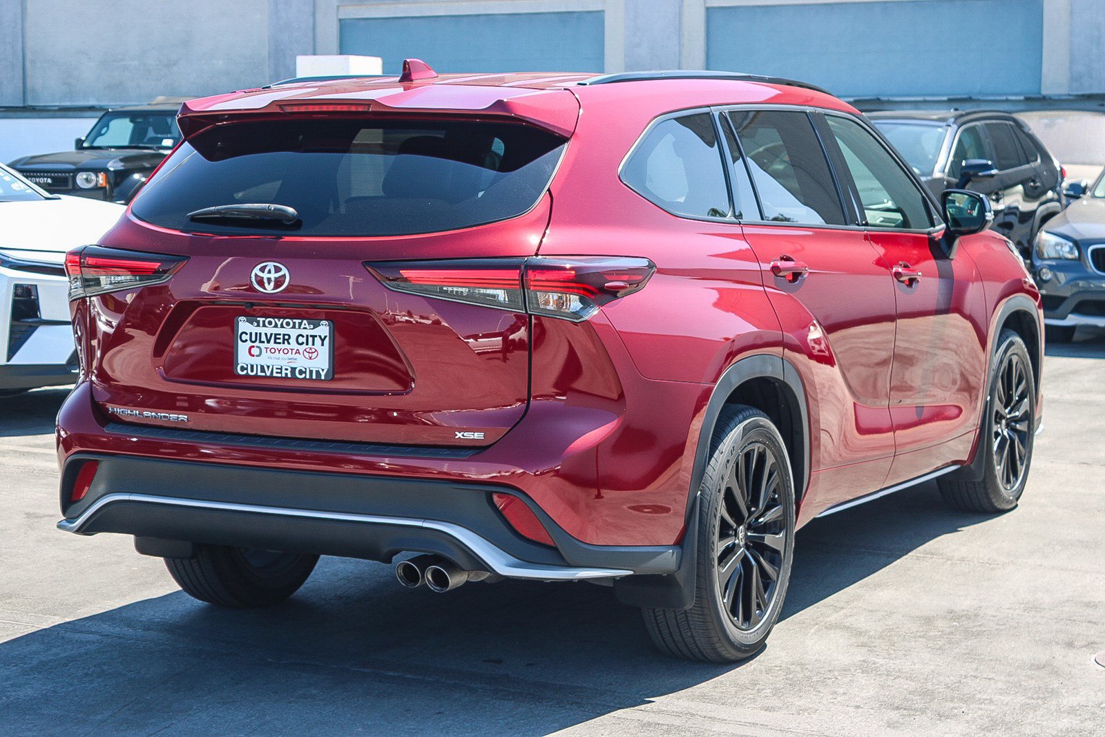 Used 2024 Toyota Highlander XSE FWD image 9