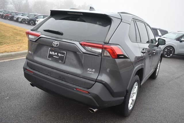 Used 2020 Toyota RAV4 XLE w/ XLE Grade Weather Package image 3
