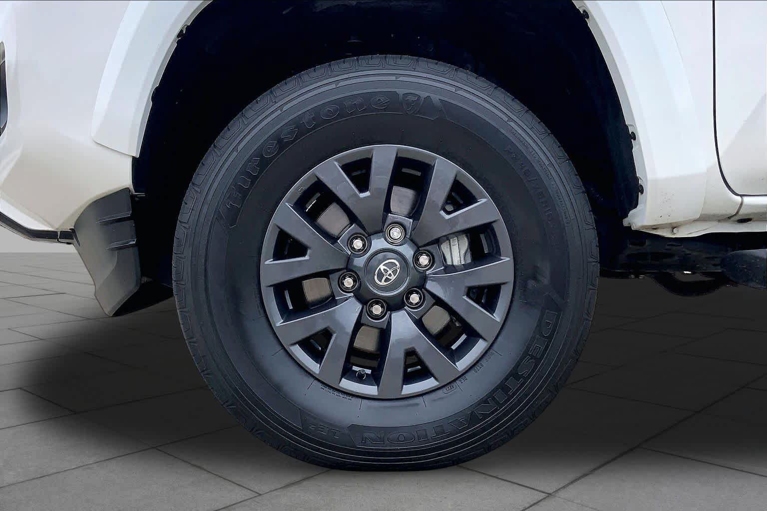 Used 2023 Toyota Tacoma SR5 RWD image 11