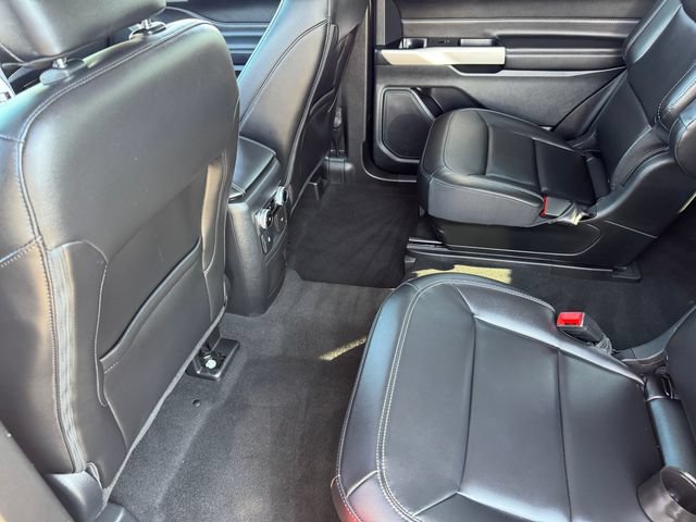 Used 2024 Ford Explorer XLT w/ Equipment Group 202A AWD/4WD image 17