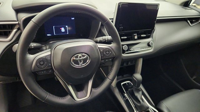 Used 2025 Toyota Corolla Cross XLE w/ Convenience Package FWD image 13