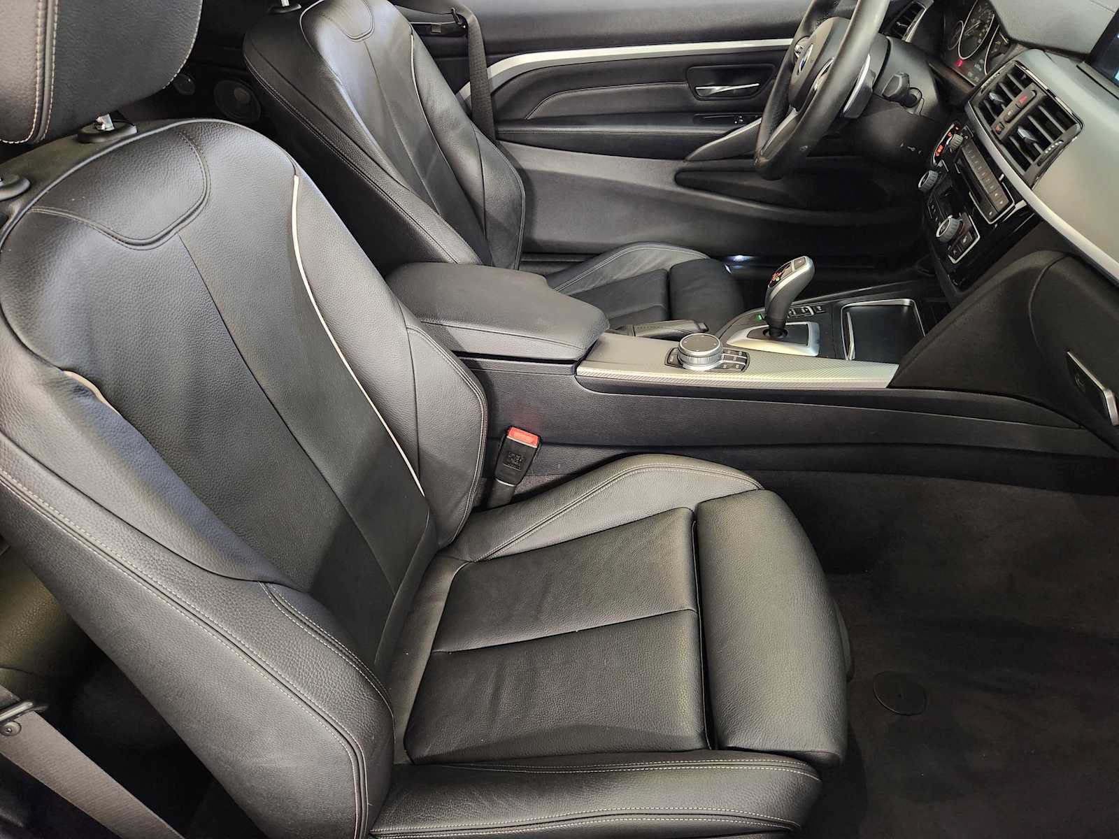 Used 2020 BMW 430i Coupe w/ M Sport Package RWD image 3